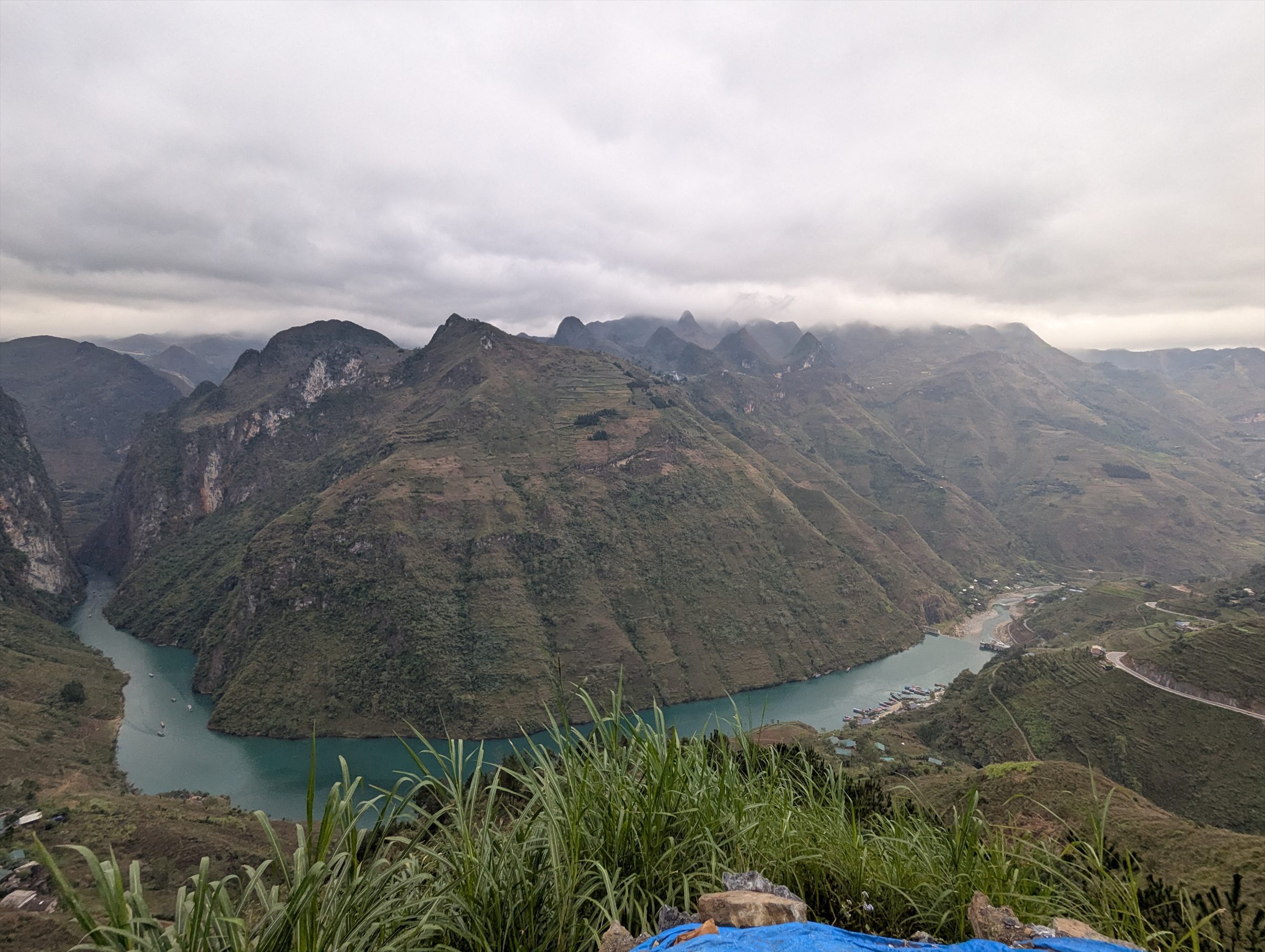 Looking down on the Nho Que river from Ma Pi Leng Pass